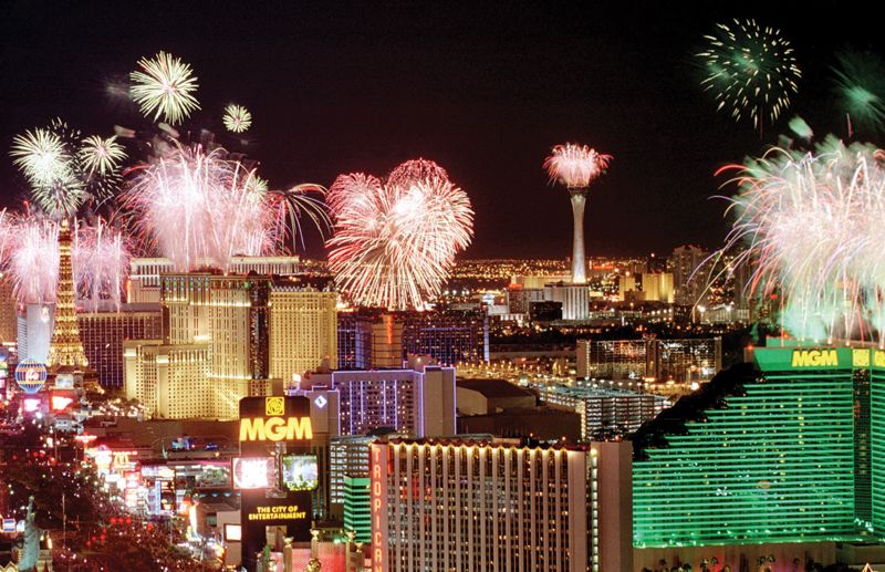 NEW YEARS FIREWORKS OVER LAS VEGAS STRIP