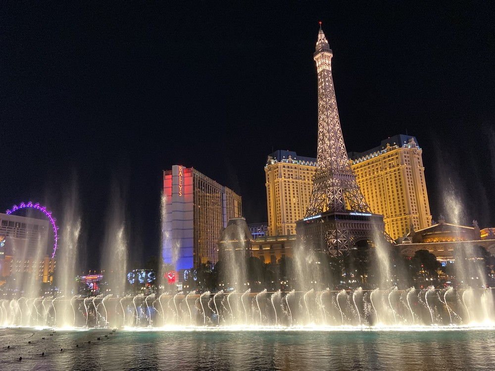 Las Vegas Eiffel Tower + Fountains