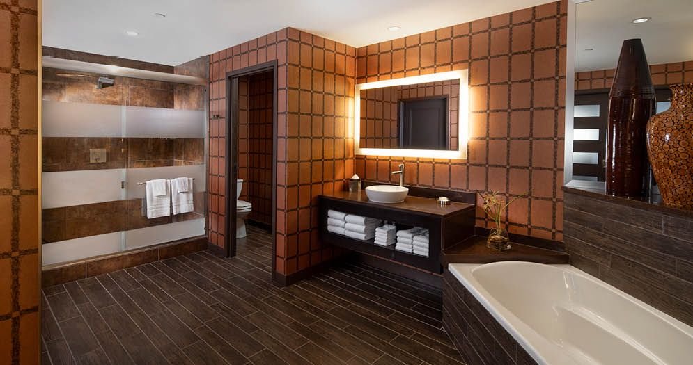 Golden Nugget Las Vegas Rush Tower - East End Suite Bathroom 1