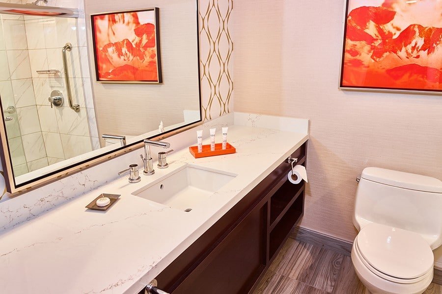 California Las Vegas Hotel Premium King Bathroom
