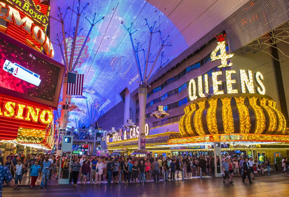 4 queens downtown hotel in las vegas